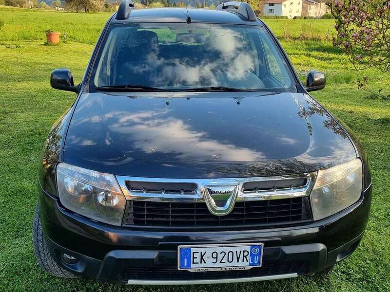 Nero Usata 2012 Dacia Duster Lauréate SUV | 8000 € (Buon prezzo) - Immagine 1/4