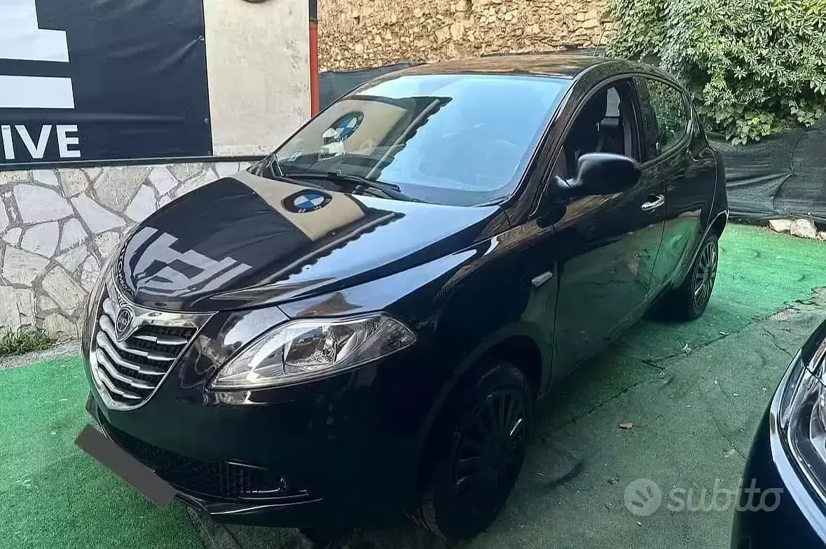 Usata Lancia Ypsilon 77 CV (56 kW) 2012 Nero Utilitaria