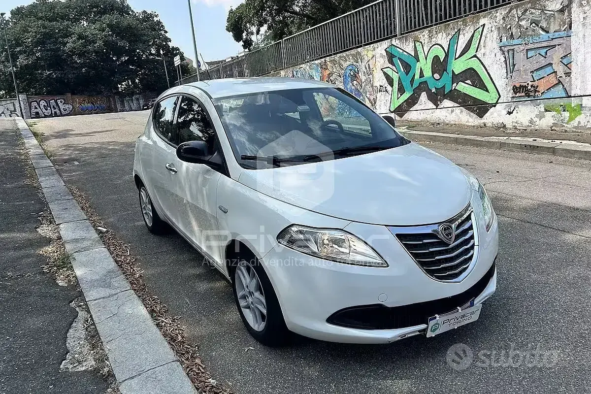Usata Lancia Ypsilon Silver 69 CV (50 kW) 2012 Bianco Utilitaria
