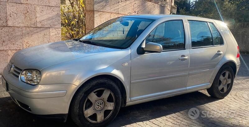 Grigio Usata 2000 VW Golf IV Tre volumi | 5000 € (Molto cara) - Immagine 1/4