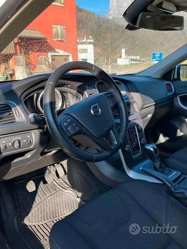 Usata Volvo V40 Business Edition 120 CV (88 kW) 2019 Bianco Berlina
