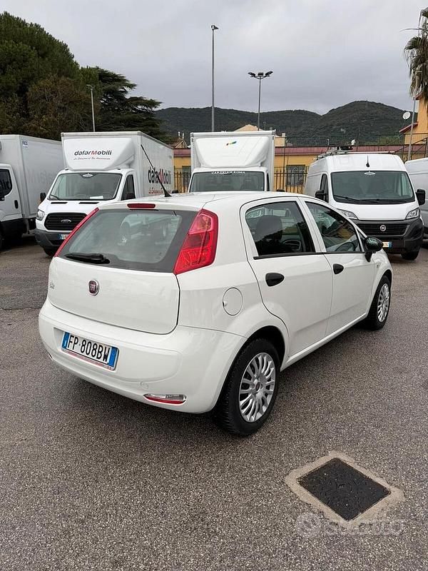 Usata Fiat Punto 95 CV (69 kW) 2018 Bianco Berlina