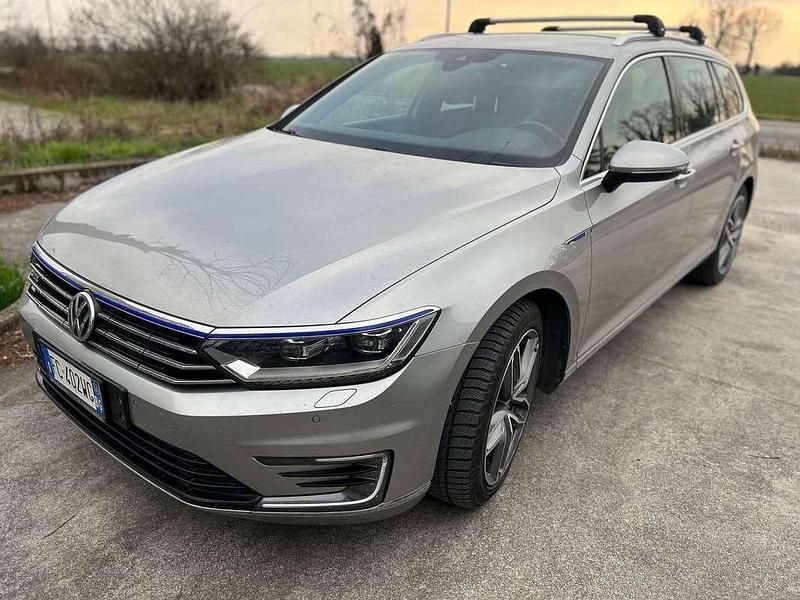 Usata VW Passat GTE 218 CV (160 kW) 2016 Argento Station wagon