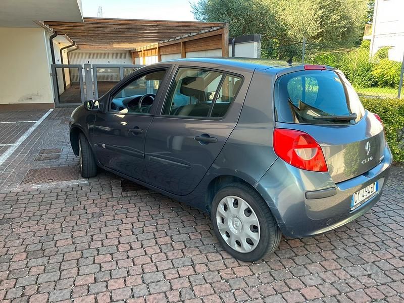 Usata Renault Clio II 2005 Berlina