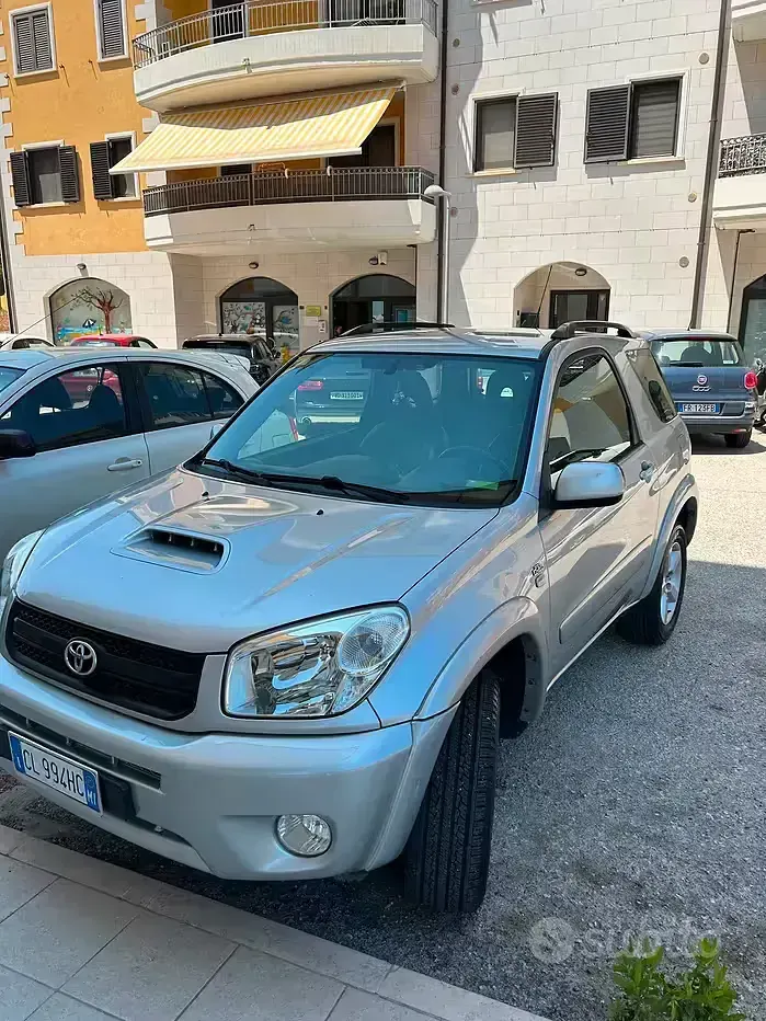 Usata Toyota RAV4 116 CV (85 kW) 2005 Grigio SUV