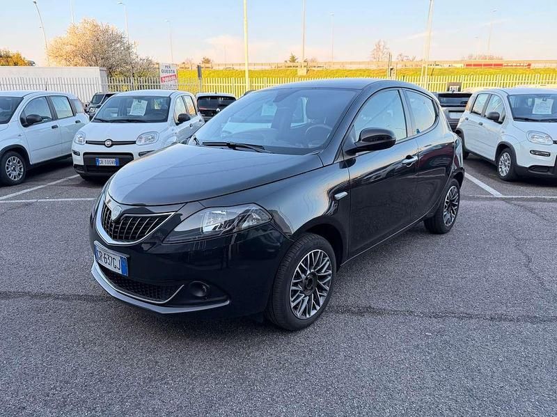 Usata Lancia Ypsilon Gold 69 CV (50 kW) 2023 Nero Utilitaria