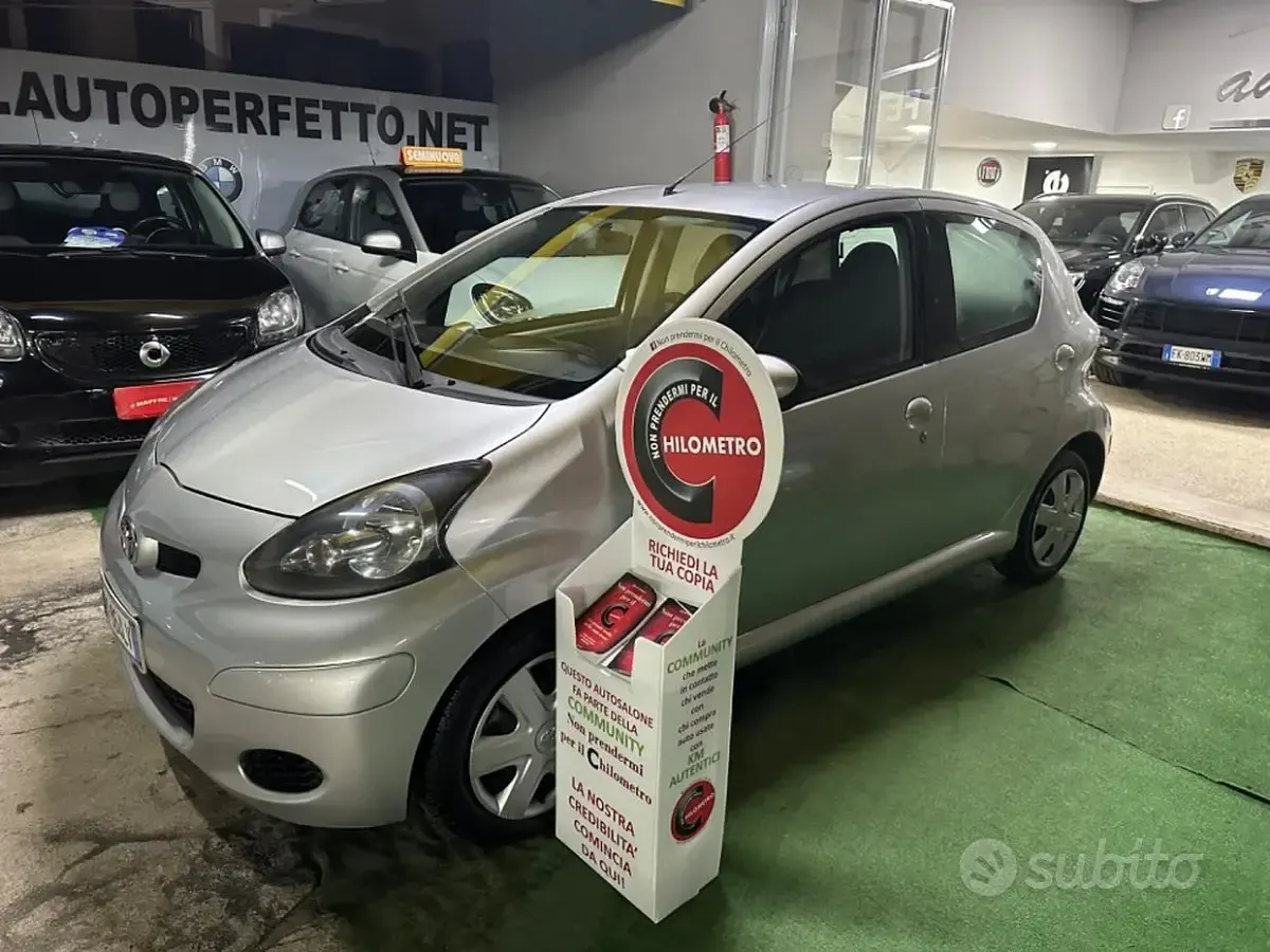 Usata Toyota Aygo Connect Style 68 CV (50 kW) 2012 Grigio Utilitaria