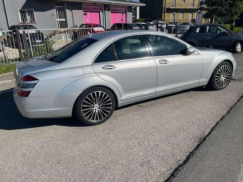 Usado Mercedes S320 Elegance 235 CV (172 kW) 2007 Plateado Berlina
