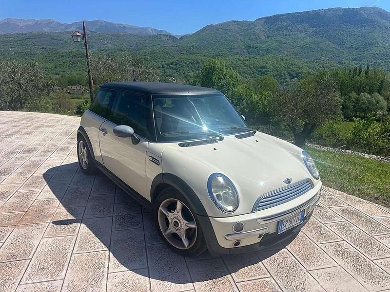 Begagnad Mini One D 75 HK (55 kW) 2005 Halvkombi