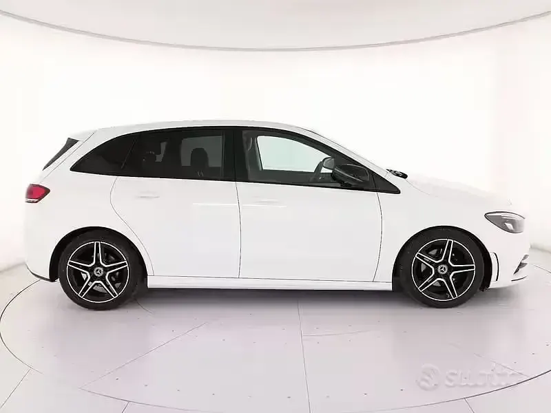 Usata Mercedes B180 Premium 116 CV (85 kW) 2022 Bianco Utilitaria