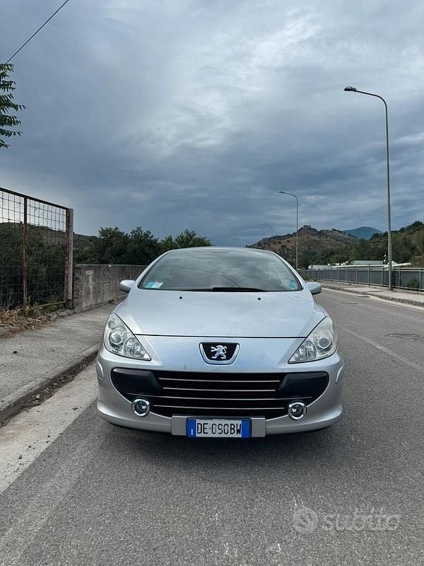 Usata Peugeot 307 CC 136 CV (100 kW) 2006 Grigio Cabrio