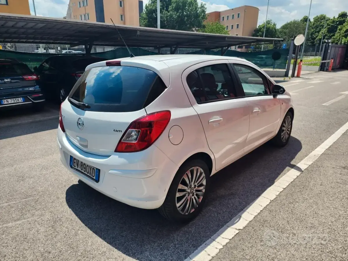 Usata Opel Corsa Edition 95 CV (69 kW) 2014 Bianco Utilitaria