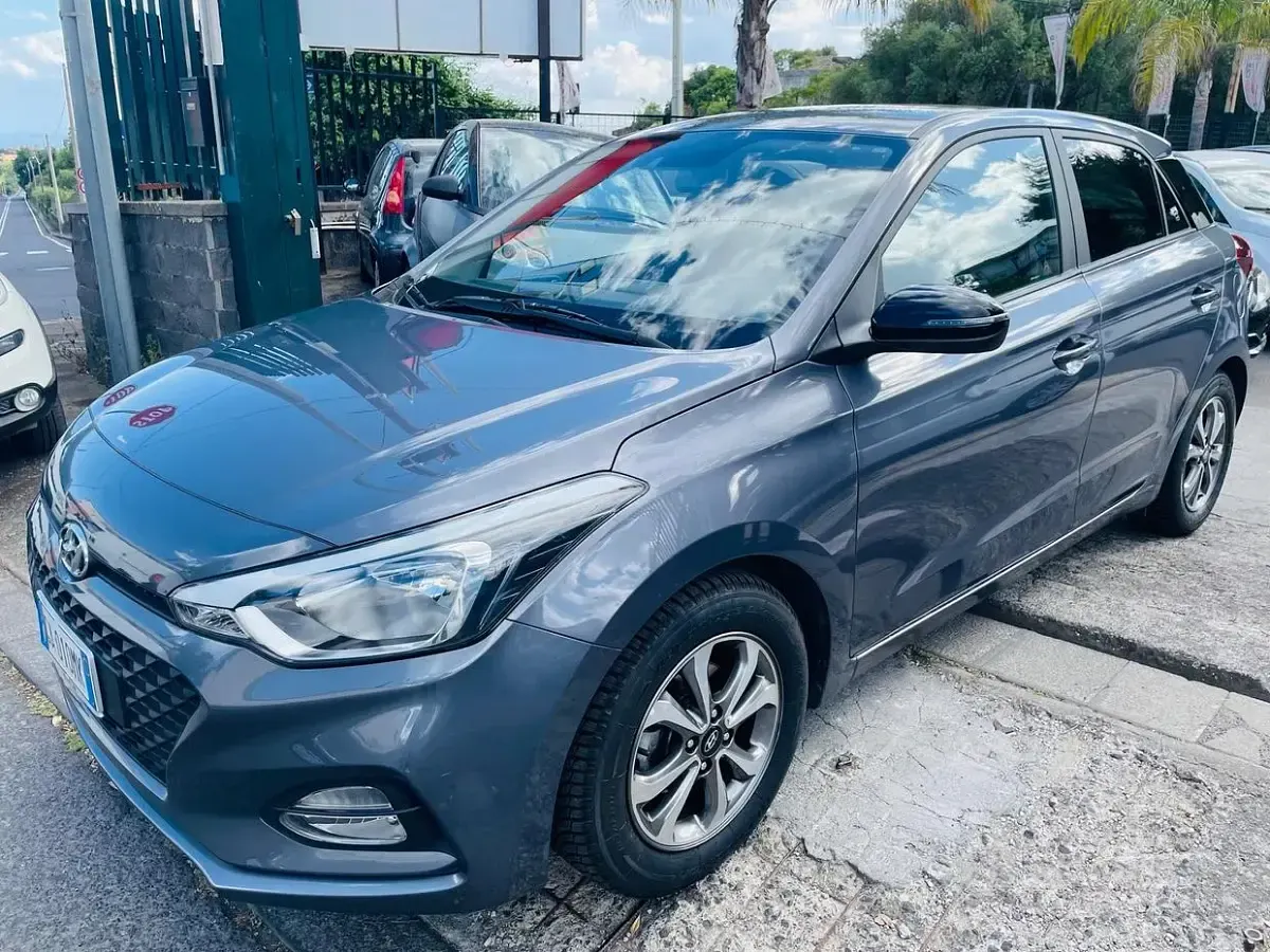 Usata Hyundai i20 75 CV (55 kW) 2020 Grigio Utilitaria