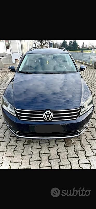 Usata VW Passat Comfortline 140 CV (102 kW) 2013 Blu Station wagon
