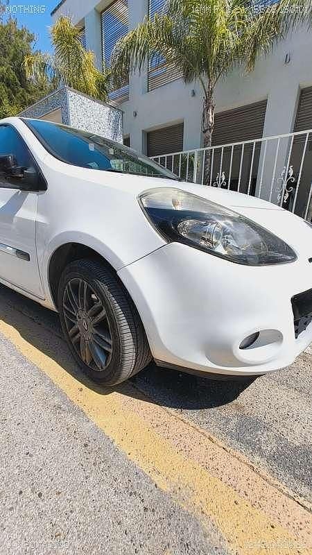 Usata Renault Clio III Dynamique 75 CV (55 kW) 2011 Bianco Berlina