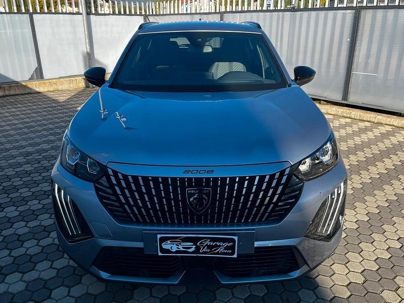 Usata Peugeot 2008 Allure 101 CV (74 kW) 2025 Argento SUV