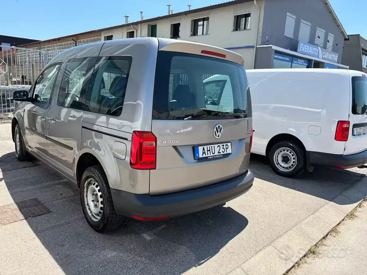 Usata VW Caddy Maxi 110 CV (80 kW) 2020 Grigio Monovolume