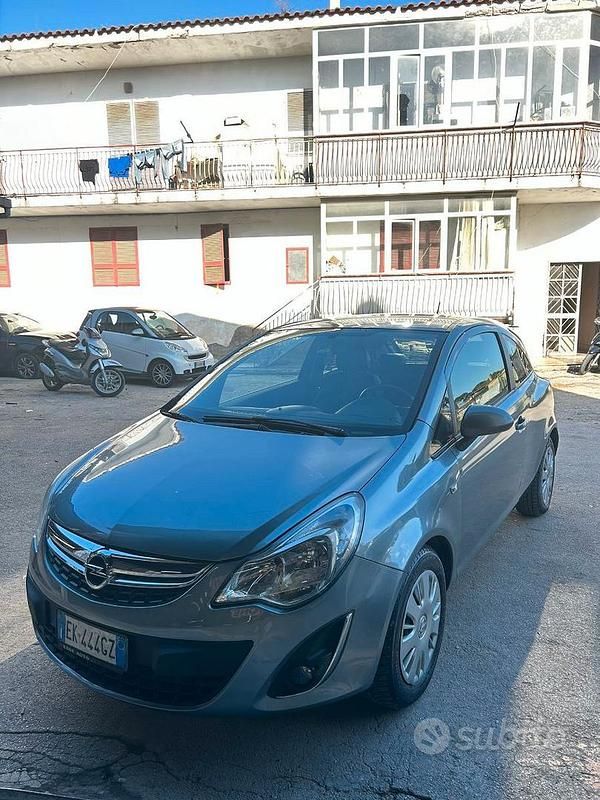 Usata 2014 Opel Corsa Tre volumi | 2000 € (Super prezzo) - Immagine 1/4