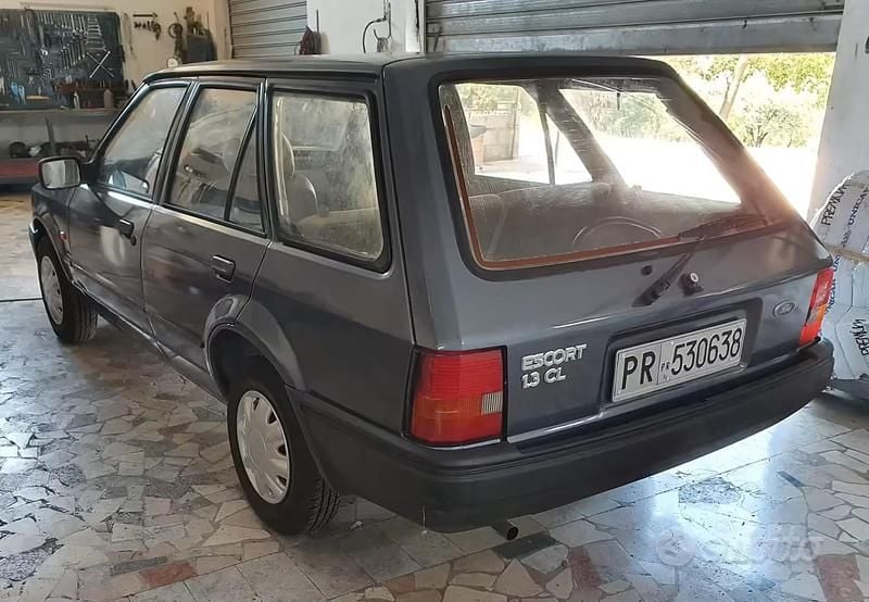 Usata Ford Escort 60 CV (44 kW) 1988 Grigio Station wagon