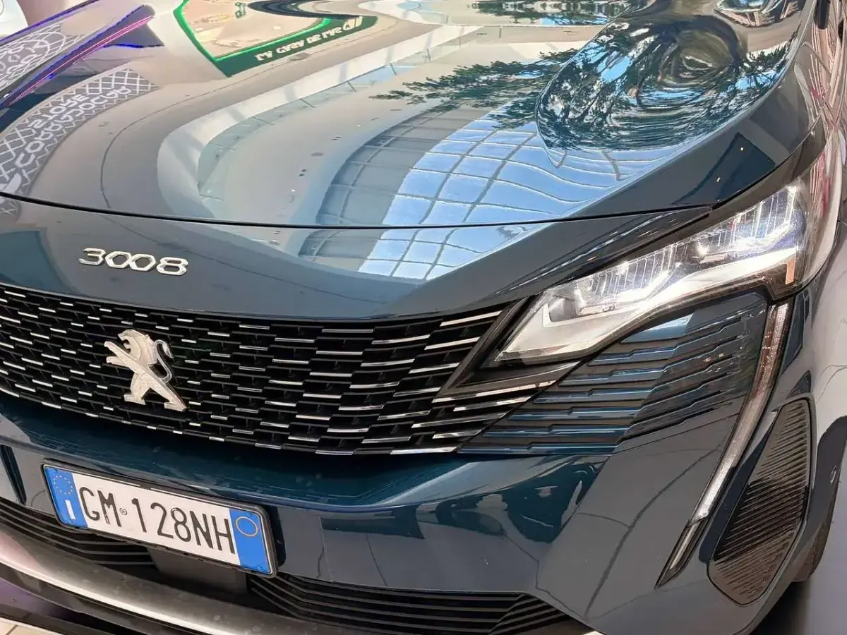 Usata Peugeot 3008 Allure 131 CV (96 kW) 2023 Blu lavagna SUV