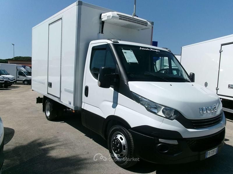 Usata Iveco Daily 136 CV (100 kW) 2018 Bianco Berlina