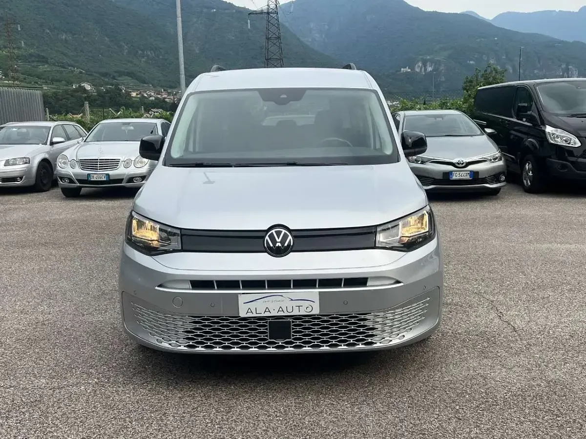 Usata VW Caddy Maxi 122 CV (89 kW) 2022 Argento reflex metallizzato Monovolume