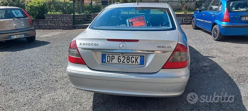 Usata Mercedes E220 Avantgarde 170 CV (125 kW) 2008 Grigio Berlina