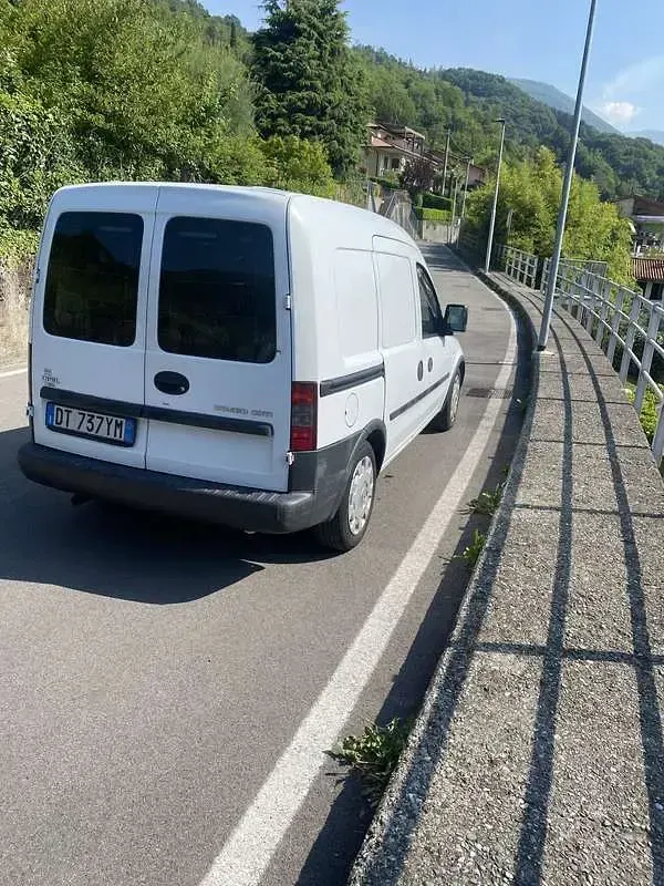 Usata Opel Combo 69 CV (50 kW) 2009 Monovolume
