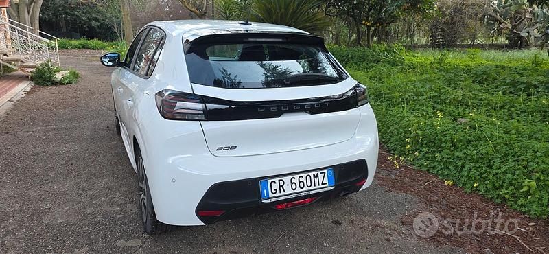 Usata Peugeot 208 101 CV (74 kW) 2024 Bianco Utilitaria