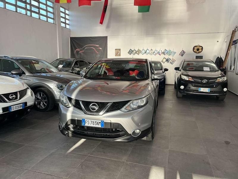Grigio Usata 2016 Nissan Qashqai N-Connecta SUV | 11.500 € (Ottimo prezzo) - Immagine 1/4