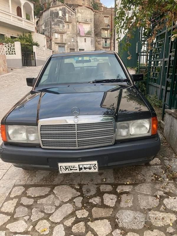 Usata Mercedes 190 109 CV (80 kW) 1992 Nero Berlina
