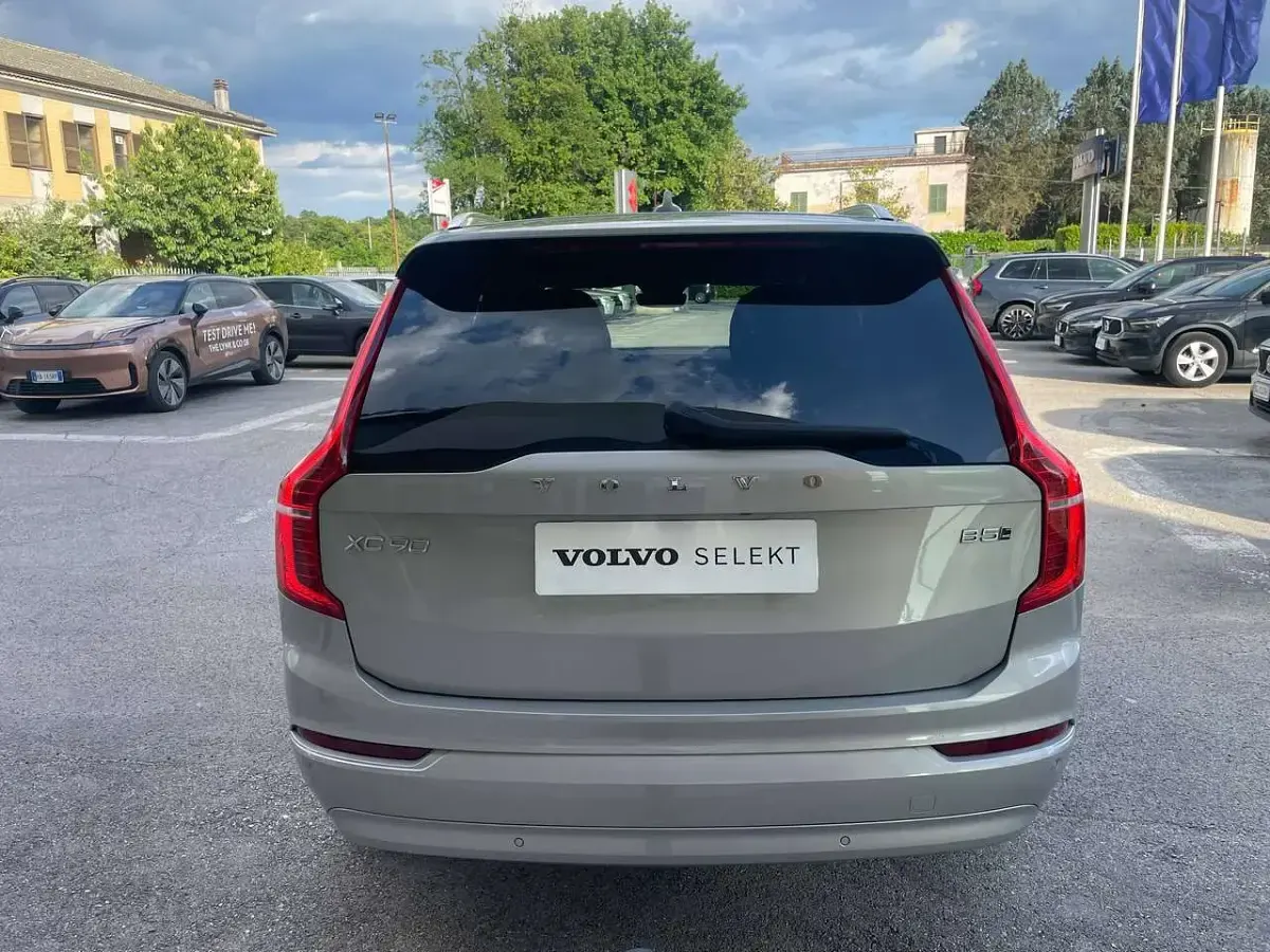Usata Volvo XC90 Core 235 CV (172 kW) 2023 Argento SUV