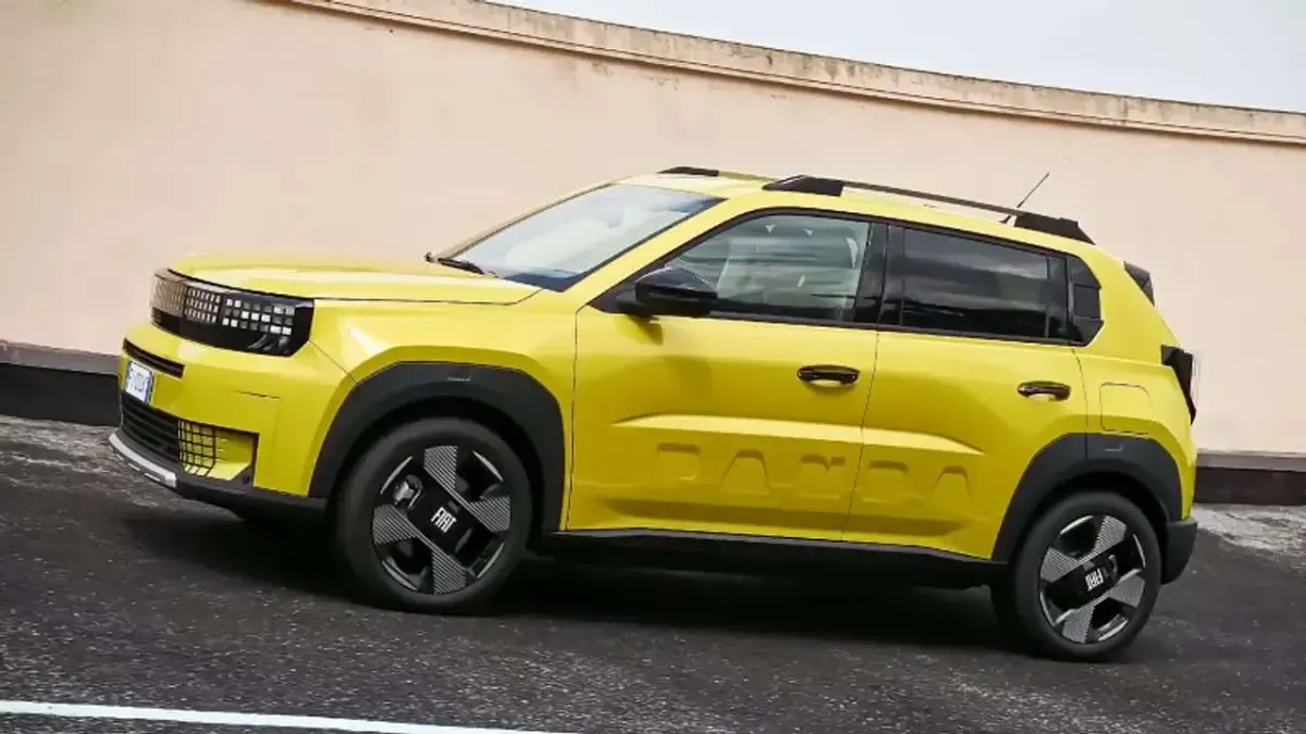 Nuova Fiat Grande Panda La Prima 110 CV (80 kW) 2025 Argento Utilitaria