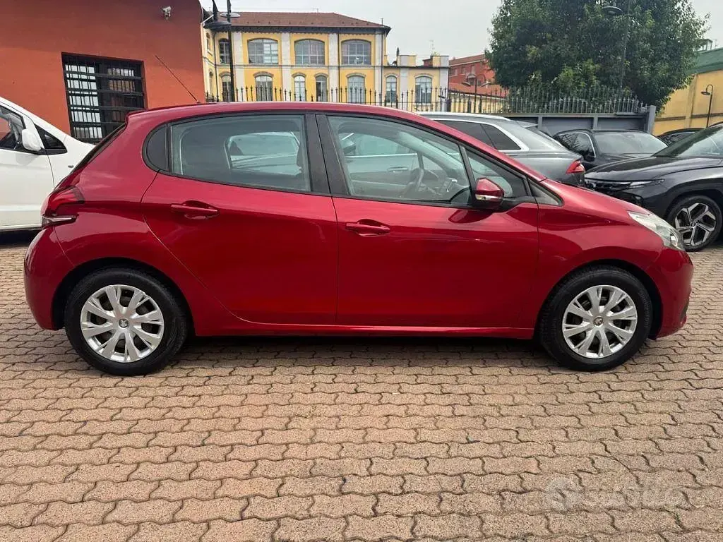 Usata Peugeot 208 Active 68 CV (50 kW) 2017 Bordeaux Utilitaria