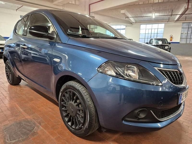 Usata Lancia Ypsilon Silver 69 CV (50 kW) 2021 Blu Utilitaria