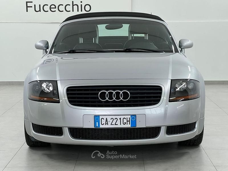 Usata Audi TT 150 CV (110 kW) 2003 Gray Cabrio