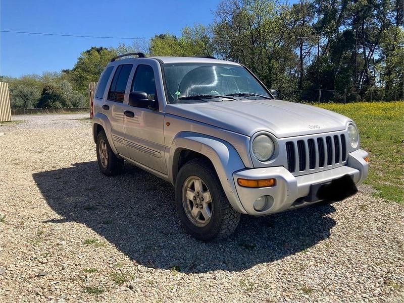 Usata Jeep Cherokee 116 CV (85 kW) 2005 Grigio SUV