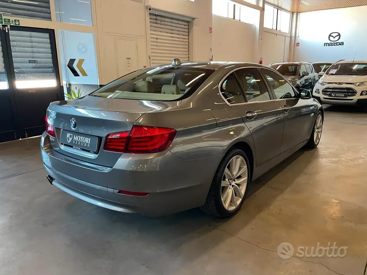 Usata BMW 530 Luxury Line 245 CV (180 kW) 2010 Grigio Berlina
