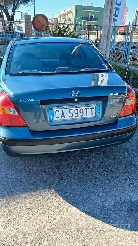Usata Hyundai Elantra 2001 Verde Berlina