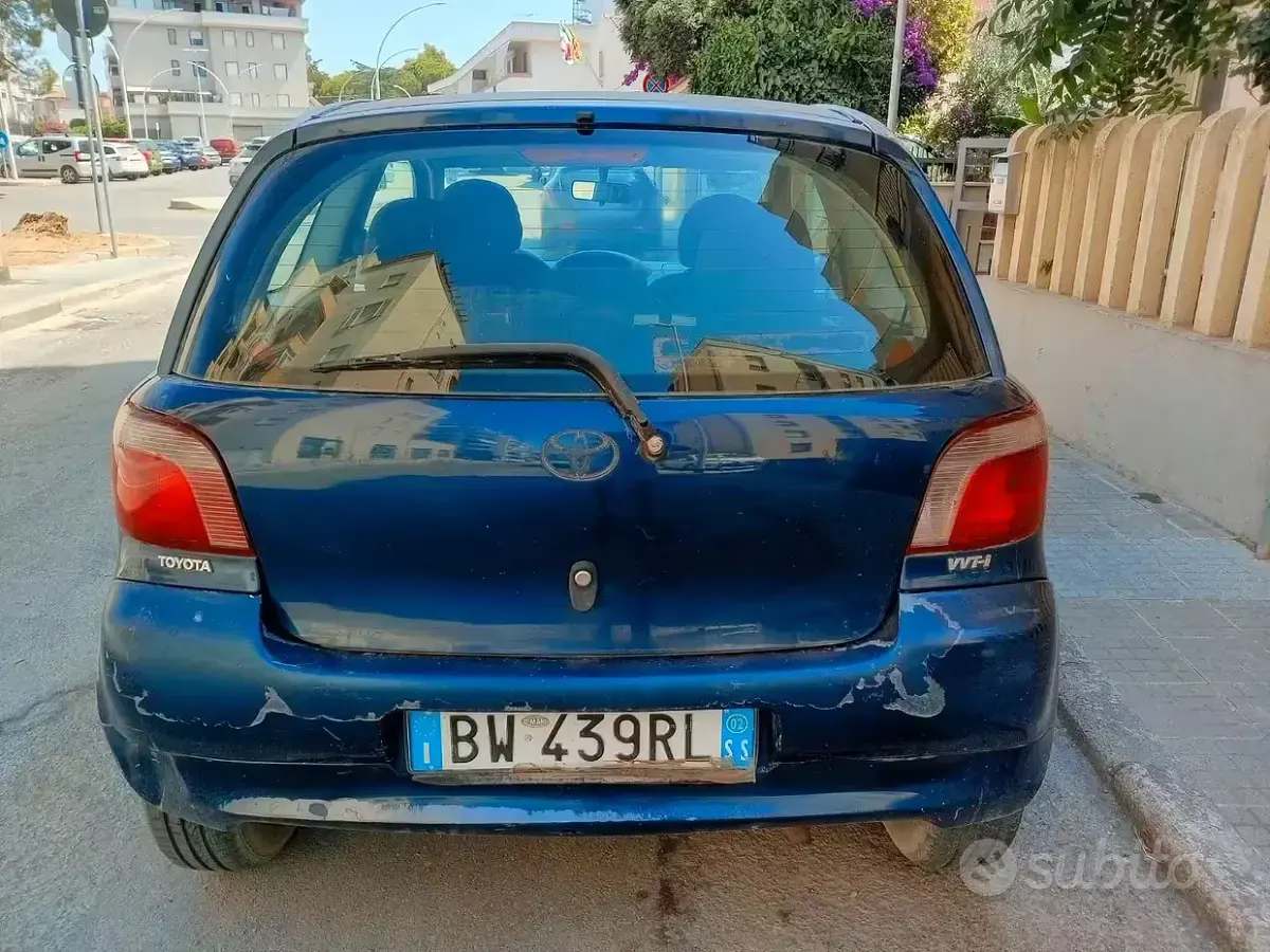 Usata Toyota Yaris 68 CV (50 kW) 2002 Bluazzurro Berlina