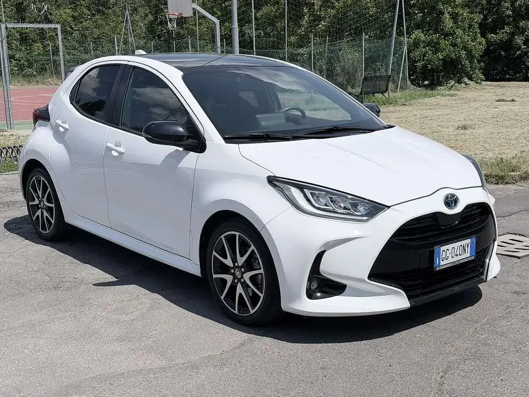 Usata Toyota Yaris Hybrid Lounge 92 CV (67 kW) 2021 Utilitaria
