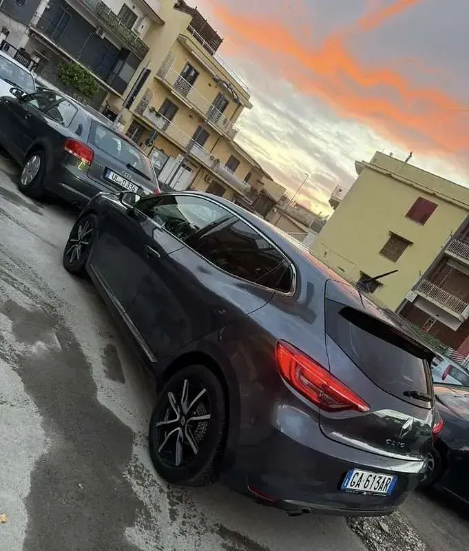 Usata Renault Clio V 101 CV (74 kW) 2020 Berlina