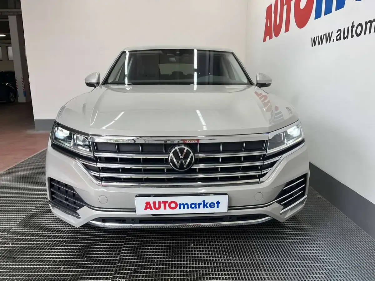 Usata VW Touareg Elegance 231 CV (169 kW) 2022 Sechura beige met SUV
