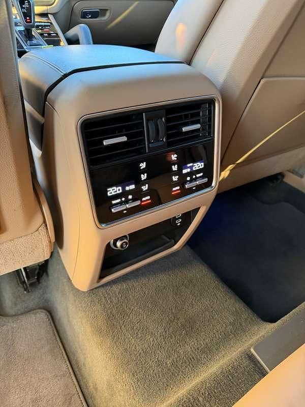 Usata Porsche Cayenne Coupe Platinum Edition 340 CV (250 kW) 2022 Beige Coupé