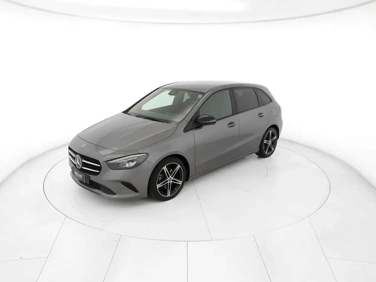 Usata Mercedes B180 116 CV (85 kW) 2022 Grigio Utilitaria