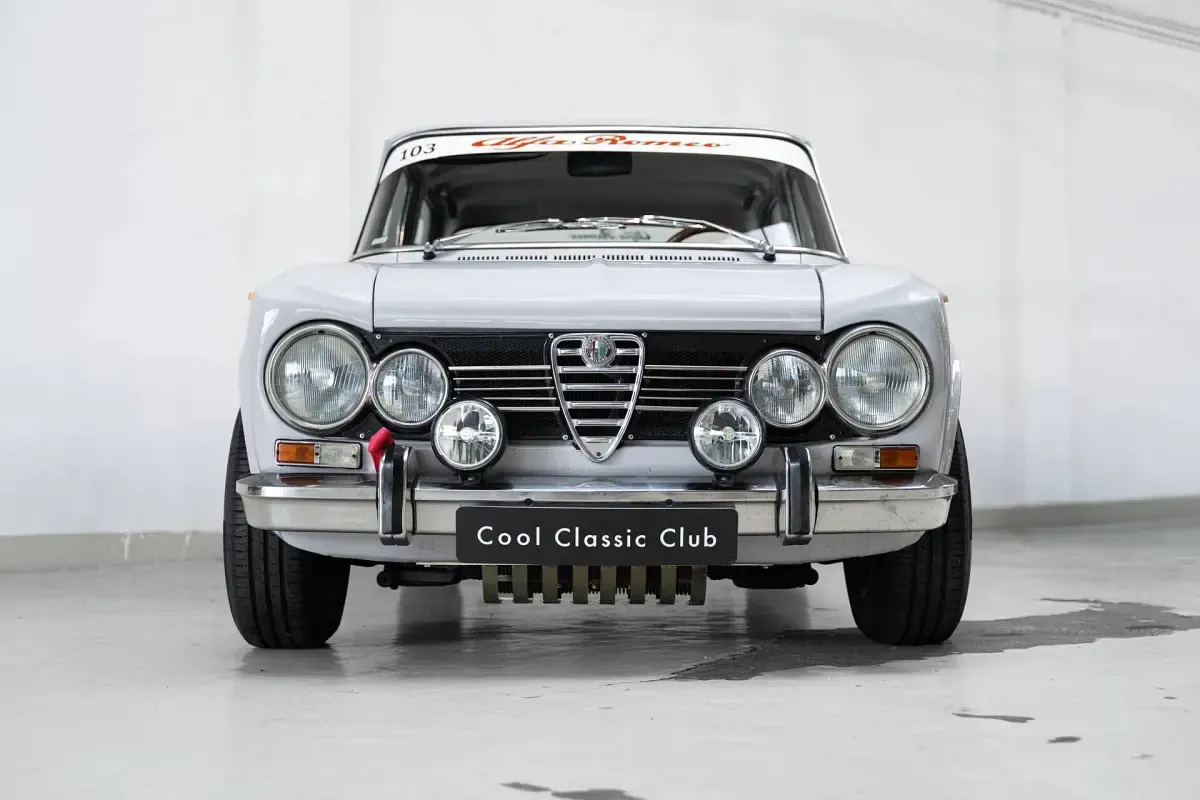 Usata Alfa Romeo Giulia Super 130 CV (95 kW) 1974 Argento Berlina