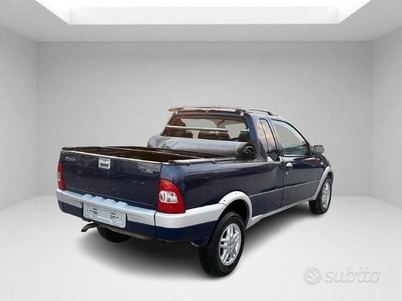 Usata Fiat Strada 80 CV (58 kW) 2005 Blu Pick-up