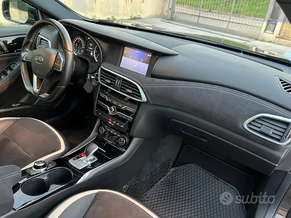 Usata Infiniti Q30 Sport Tech 170 CV (125 kW) 2015 Nero Berlina