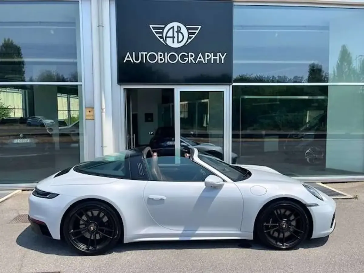 Usata Porsche 992 480 CV (353 kW) 2024 Ghiaccio Cabrio