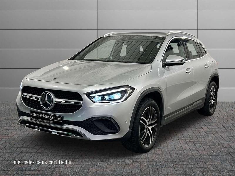 Grigio chiaro metallizzato Usata 2021 Mercedes GLA200 SUV | 33.500 € (Buon prezzo) - Immagine 1/4
